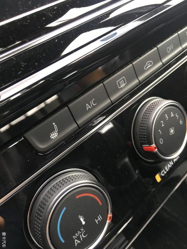 颜值高配置强，风暴蓝高尔夫R-Line提车，整条街最靓的仔