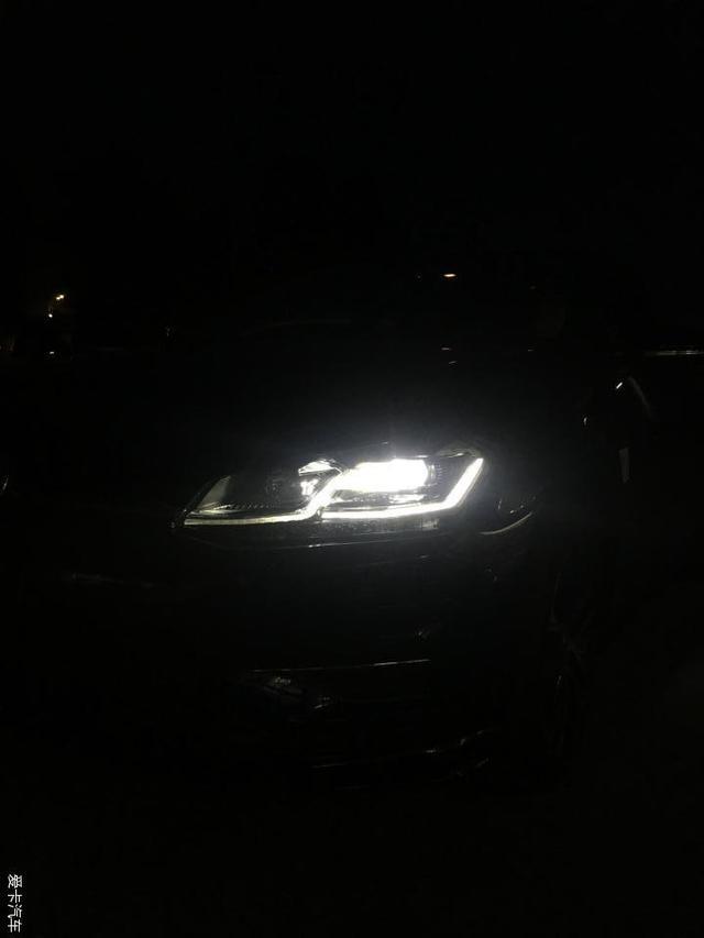 颜值高配置强，风暴蓝高尔夫R-Line提车，整条街最靓的仔