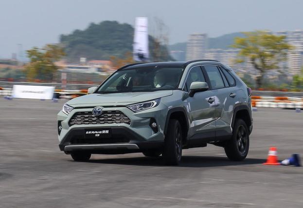 花17万买了丰田RAV4而不要本田CR-V，开800公里，车主：差距明显