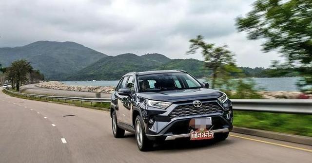 花17万买了丰田RAV4而不要本田CR-V，开800公里，车主：差距明显