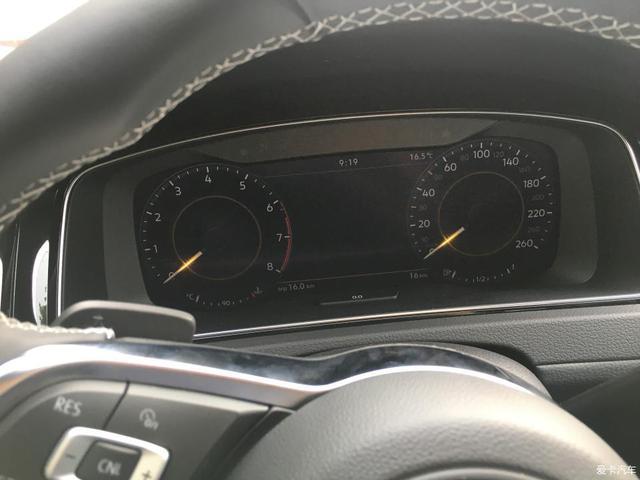 颜值高配置强，风暴蓝高尔夫R-Line提车，整条街最靓的仔