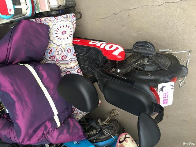 颜值高配置强，风暴蓝高尔夫R-Line提车，整条街最靓的仔