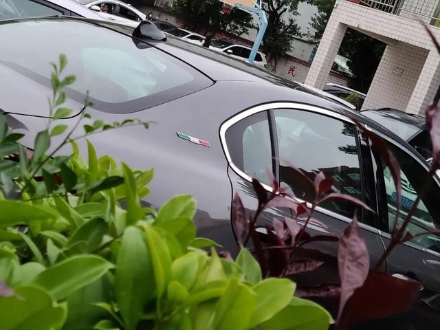 买了一辆最碰不得的意大利车，我却笑得更开心了