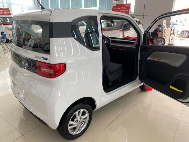 3万买了台宏光MINI，和保时捷911一样布局，再花3千改装