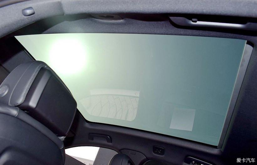 提车作业可爱小妹陪提卡宴coupé