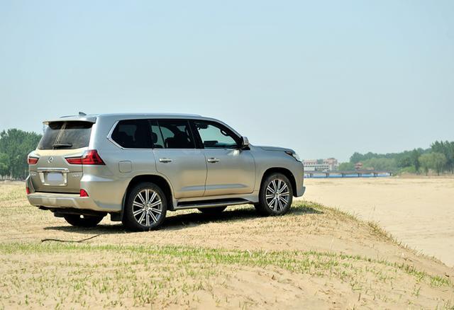 133万提了雷克萨斯LX570，开了8690公里，车主有话说