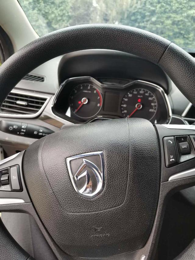 还在售的5万元内的小轿车，可能只有小钢炮宝骏310了