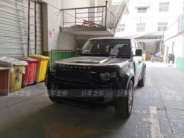 全新路虎卫士提车即改装 化身霸气黑武士
