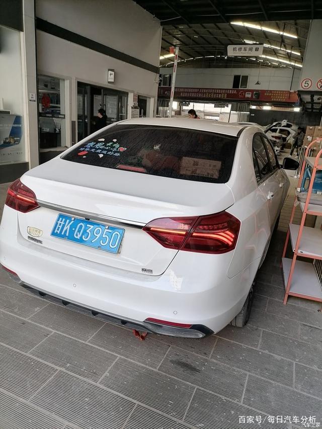 吉利帝豪费油吗？它的小毛病多吗？车主反馈了一些小毛病