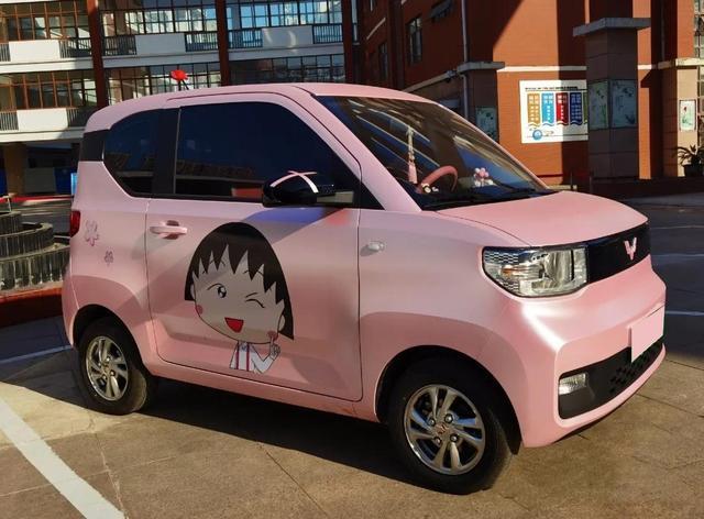 3万提的宏光MINIEV，花2千元改装，上路回头率不输豪车