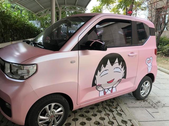 3万提的宏光MINIEV，花2千元改装，上路回头率不输豪车