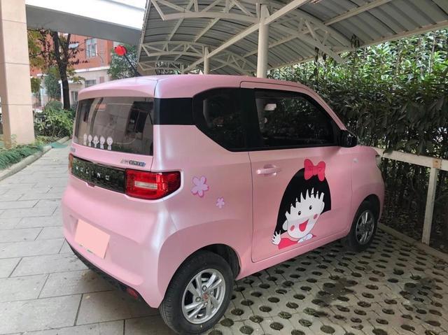 3万提的宏光MINIEV，花2千元改装，上路回头率不输豪车