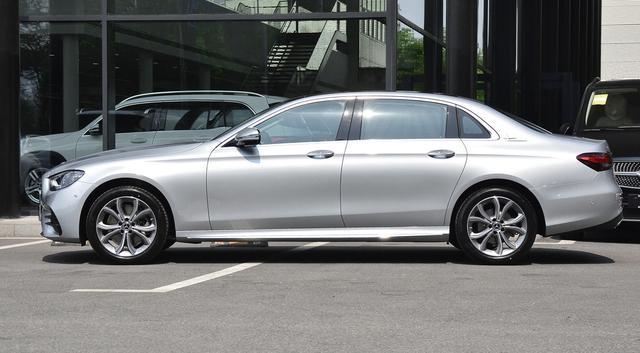 奔驰e级提车作业喜提奔驰e级落地价格5558万元值不值