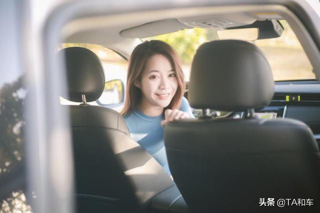 为科技和舒适感买单，听荣威RX5 MAX美女车主聊用车感受