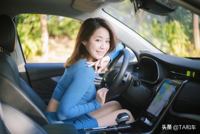 为科技和舒适感买单，听荣威RX5 MAX美女车主聊用车感受