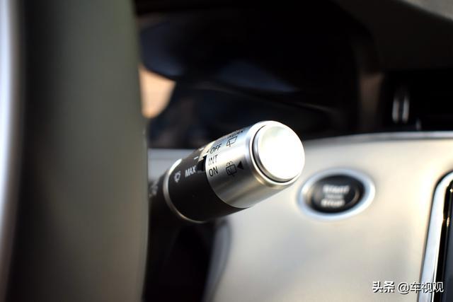 都是中型SUV，放弃了奥迪Q5L，提了更有肌肉感的路虎极光