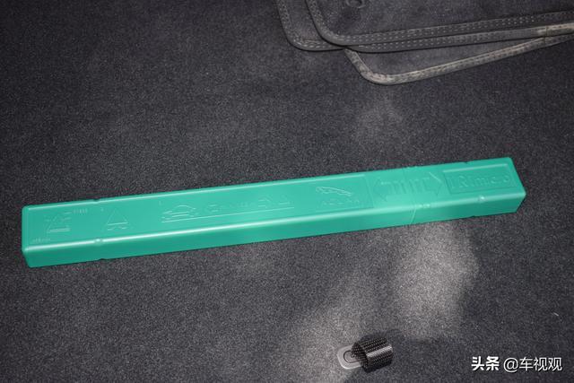 都是中型SUV，放弃了奥迪Q5L，提了更有肌肉感的路虎极光