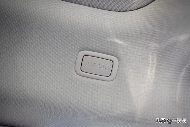 都是中型SUV，放弃了奥迪Q5L，提了更有肌肉感的路虎极光