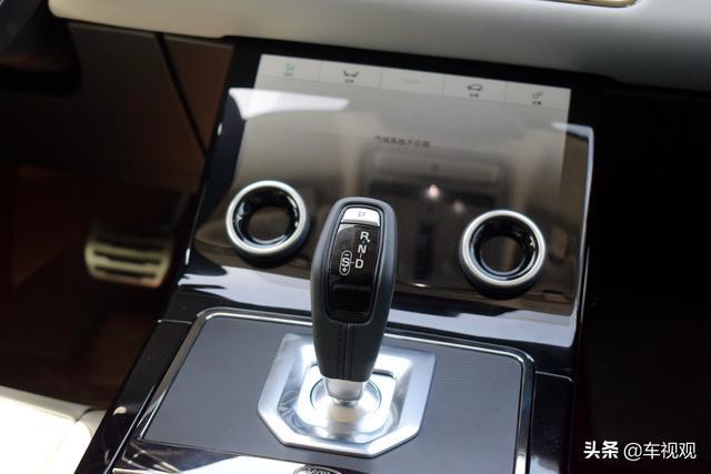 都是中型SUV，放弃了奥迪Q5L，提了更有肌肉感的路虎极光