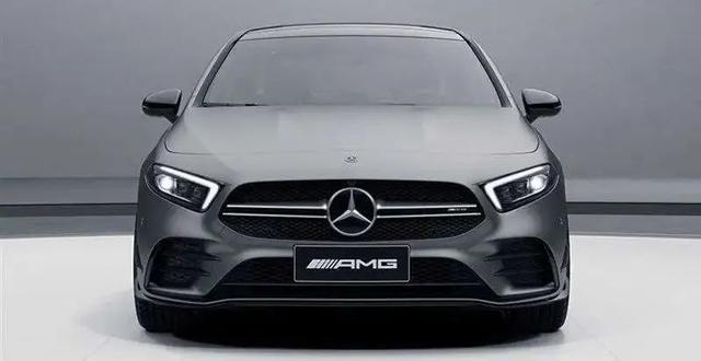 加价2万提车，我竟给刚拿驾照的老婆买了台AMG A45练手？