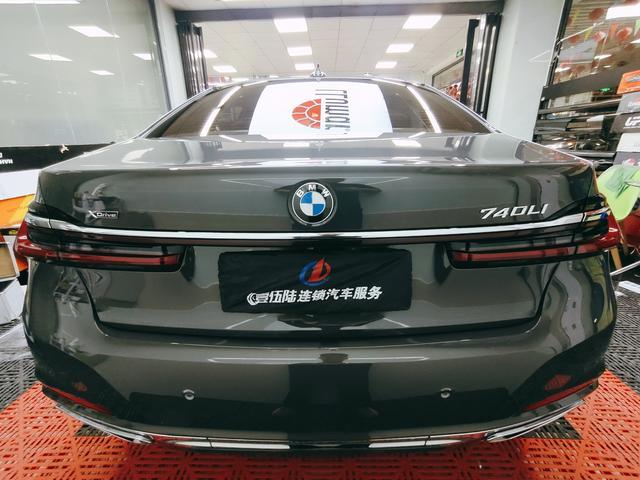 宝马7系新车贴漆面保护膜隐形车衣施工作业
