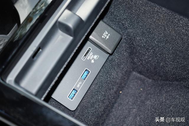 都是中型SUV，放弃了奥迪Q5L，提了更有肌肉感的路虎极光