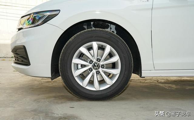 发了年终奖，提回来一辆家用代步车，对一汽大众宝来满意