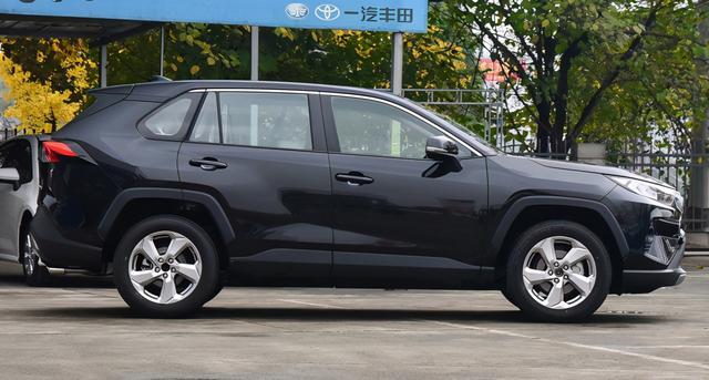丰田RAV4荣放油耗被晒，车主坦言：预料之中