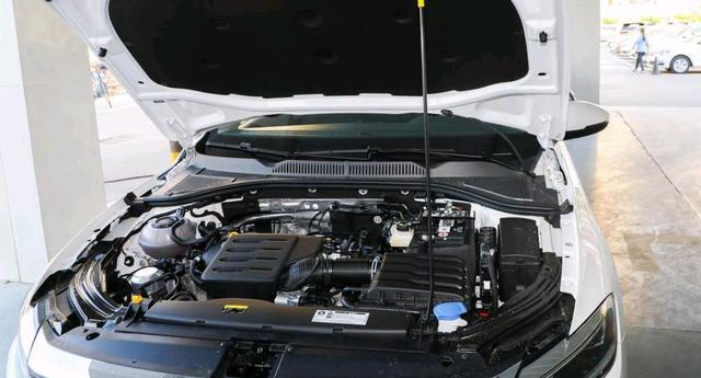 裸车8.69W提车朗逸，用车4000公里谈感受：油耗低！有面