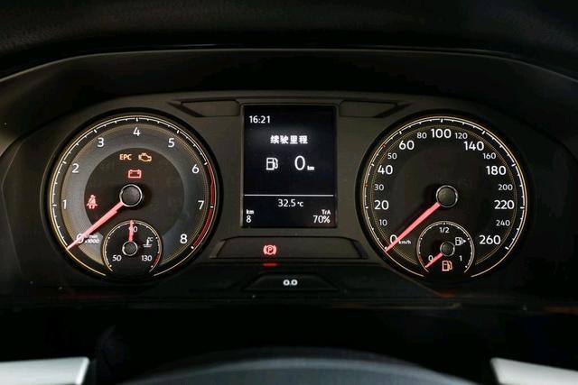 裸车8.69W提车朗逸，用车4000公里谈感受：油耗低！有面