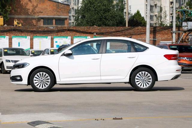 裸车8.69W提车朗逸，用车4000公里谈感受：油耗低！有面