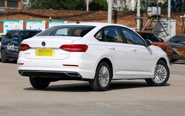 裸车8.69W提车朗逸，用车4000公里谈感受：油耗低！有面