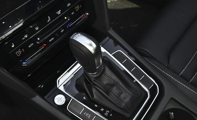 330领先型迈腾提车记！配置高、动力强，裸车195800贵吗