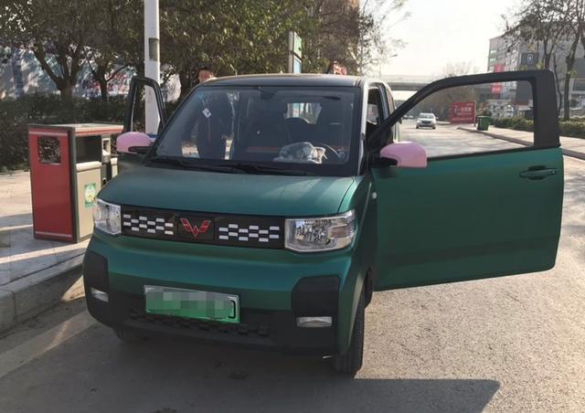 花3万多提了台宏光MINIEV，尺寸虽小，却比宝马3系还好开