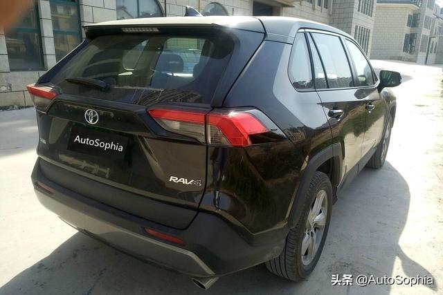 运动、时尚、年轻是RAV4荣放的标签