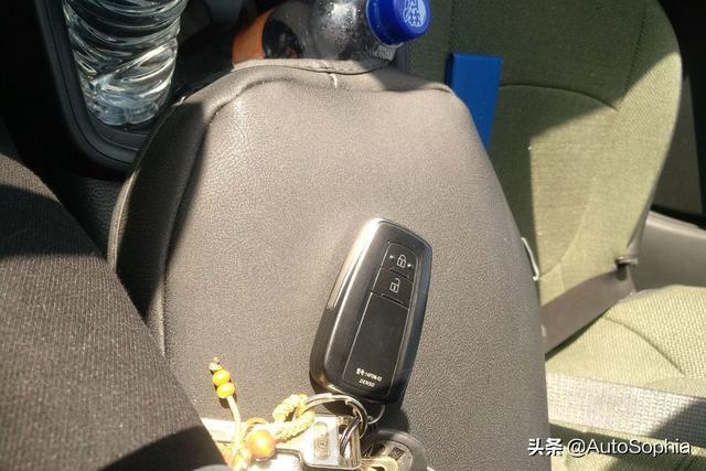 运动、时尚、年轻是RAV4荣放的标签