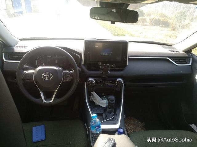 运动、时尚、年轻是RAV4荣放的标签