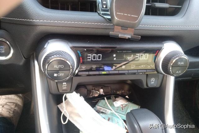 运动、时尚、年轻是RAV4荣放的标签