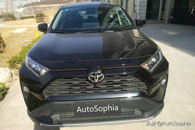运动、时尚、年轻是RAV4荣放的标签