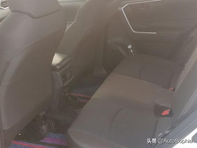城市SUV的先驱者，解读RAV4荣放