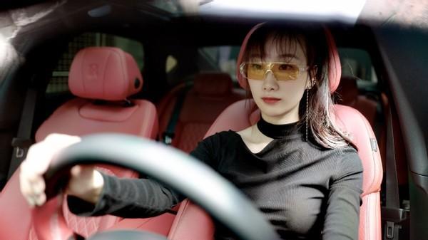 边看美女边跟你聊聊汉EV3个月的使用感受