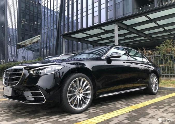 奔驰s提车作业2021年前提新款奔驰s450l四驱