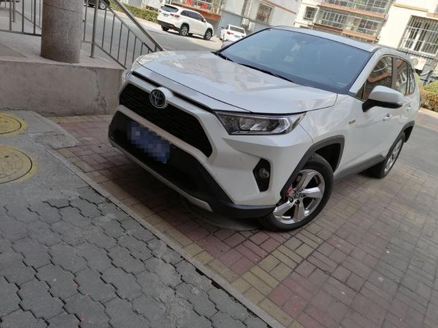 RAV4   荣放