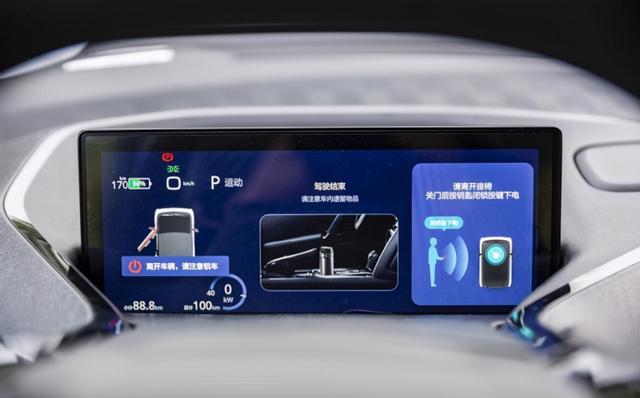 年轻夫妻提新宝骏E300，用车半年后：品质可靠，适合城市开