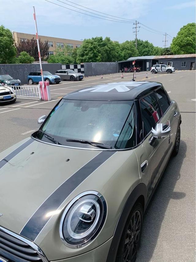 提车作业碧玉灰minicooper提车一年