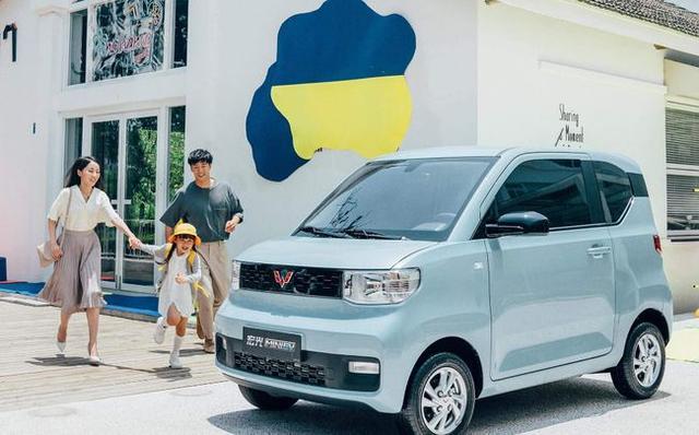 五菱又“炸”了 宏光MINI EV续航增加 买TA还找黄牛？
