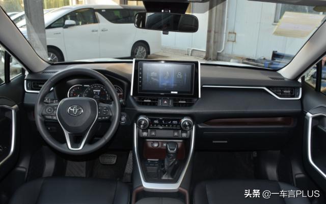 家用买本田CR-V还是丰田RAV4荣放？选不出来？一比就知道