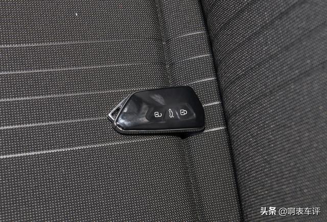 “平民小钢炮”第八代高尔夫，科技感有提升，但小毛病仍旧存在