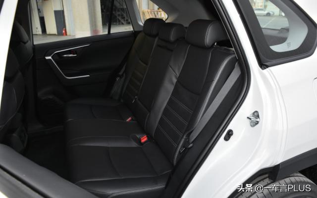 家用买本田CR-V还是丰田RAV4荣放？选不出来？一比就知道