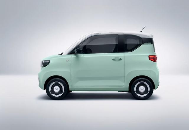 五菱又“炸”了 宏光MINI EV续航增加 买TA还找黄牛？